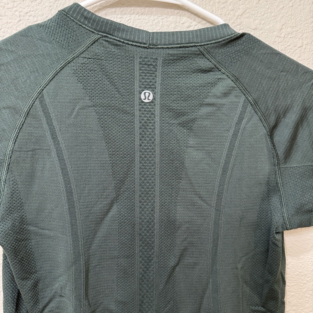 Lululemon Swiftly Tech Camo Green Short Sleeve Size 6 - Picture 3 of 4